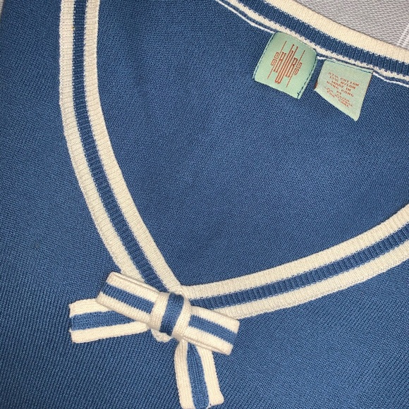 Anthropologie Sweater with 🎀 - Picture 3 of 7